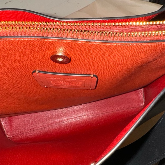 Coach Mollie Bag-Used in Excellent Condition - Picture 2 of 5